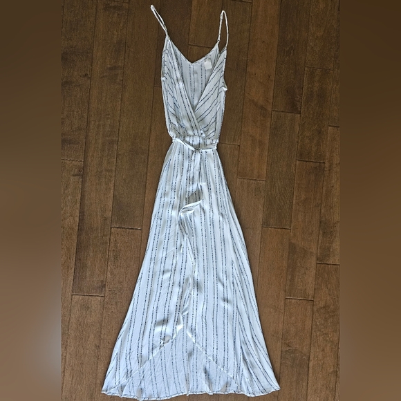 Olivaceous Dresses & Skirts - NEVER WORN White and Navy Dress